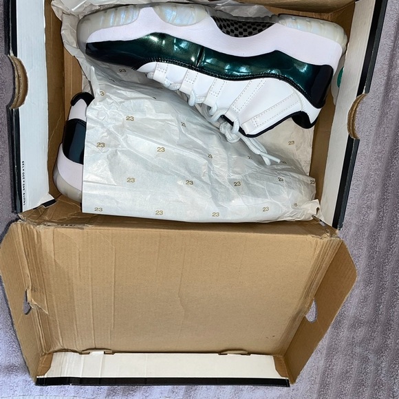 Air Jordan 11 low “Easter” white/emerald sz 8.5 - Picture 6 of 7